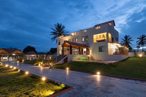 Amara Kosha Lagoon Villa! Cozy Vacation Retreat @ Private Pool & Heated Jacuzzi