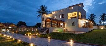 Amara Kosha Lagoon Villa! Cozy Vacation Retreat @ Private Pool & Heated Jacuzzi