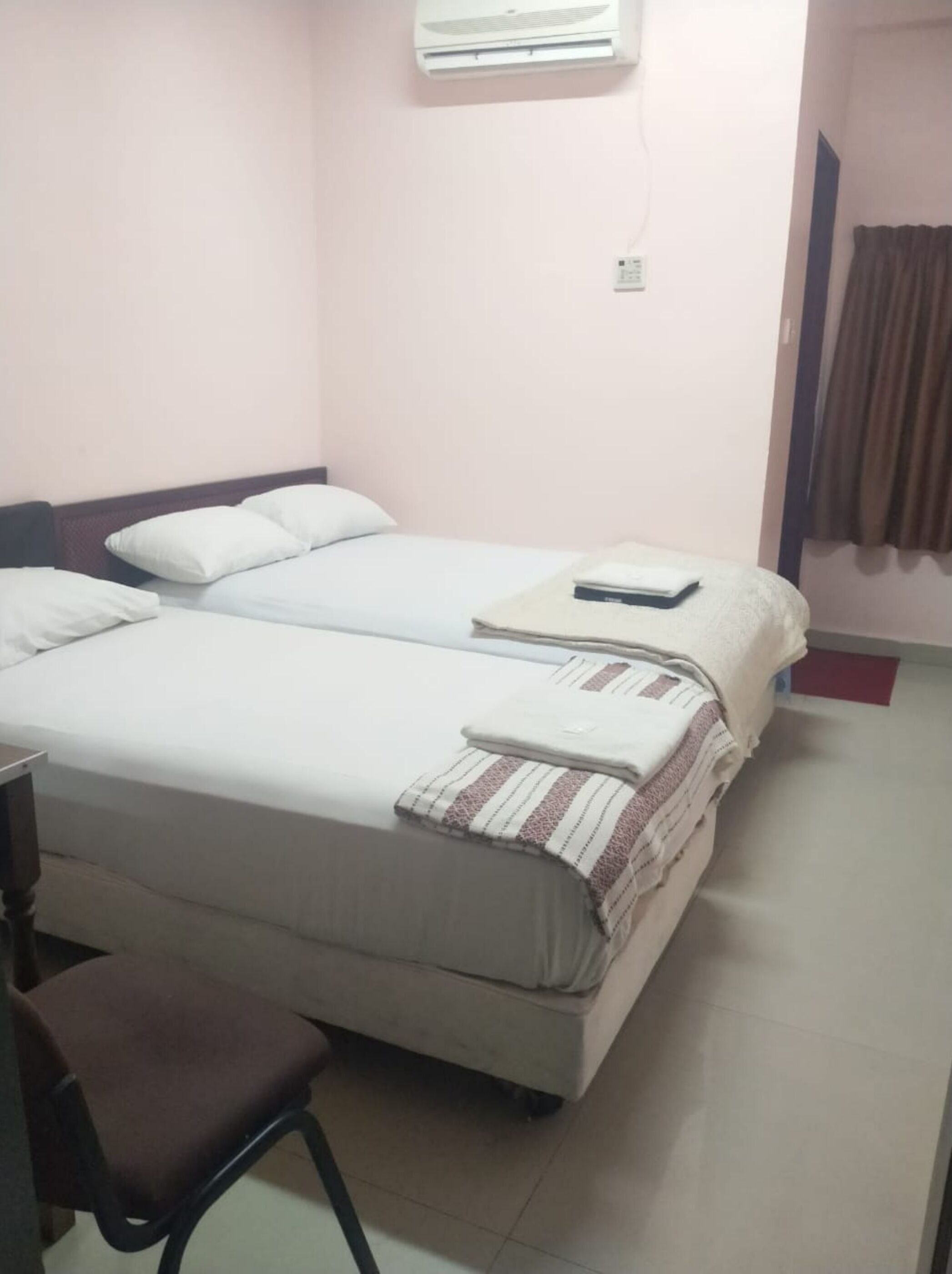 واي فاي مجانًا وملاءات أسرّة