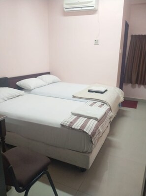 Habitación triple estándar | Wifi gratis y ropa de cama 