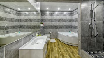 Apartment | Bathroom | Free toiletries, hair dryer, towels, soap