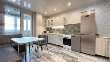 Comfort Condo | Private kitchen | Full-size fridge, stovetop, griddle, cookware/dishes/utensils