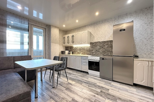 Comfort Condo | Private kitchen | Full-size fridge, stovetop, griddle, cookware/dishes/utensils