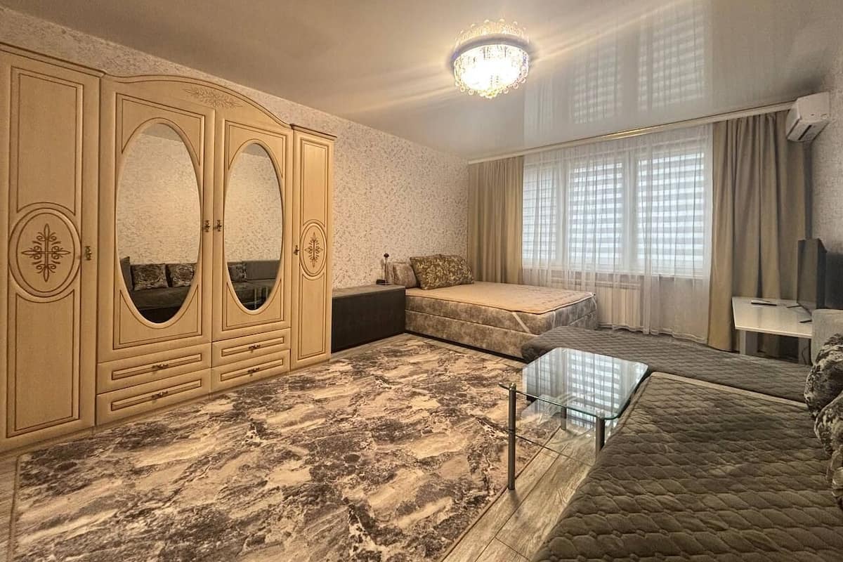 Comfort Condo | 2 bedrooms, hypo-allergenic bedding, blackout drapes, soundproofing