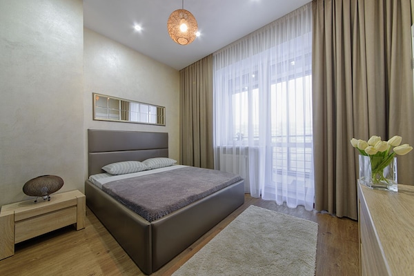 Apartment | Hypo-allergenic bedding, blackout drapes, soundproofing