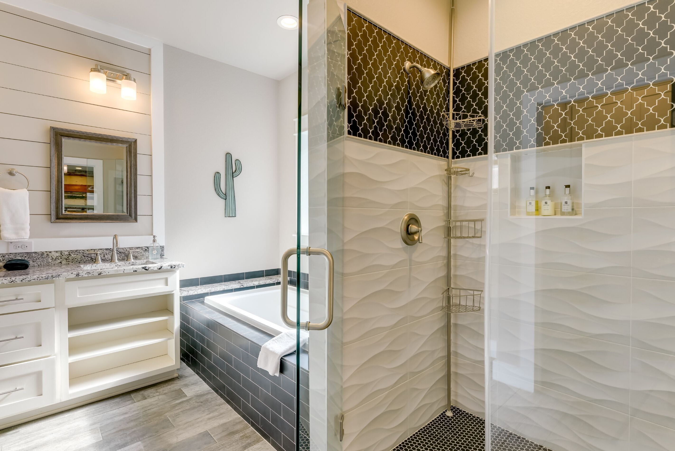 Casa (3 Bedrooms) | Baño | Tina con regadera, toallas, shampoo 