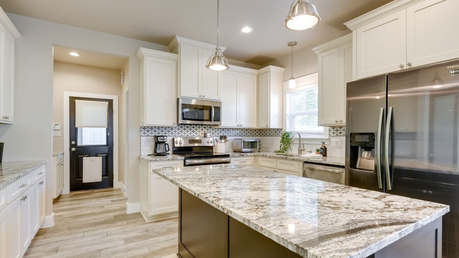 Centrally Located Stunning 3BR 2BA Near Downtown