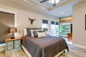 House (3 Bedrooms) | 3 bedrooms, laptop workspace, iron/ironing board, bed sheets - Centrally Located Stunning 3BR 2BA Near Downtown (San Antonio)