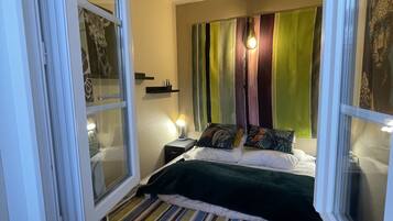 1 slaapkamer, een strijkplank/strijkijzer, internet, beddengoed