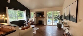 Blue Mtn Bungalow Cabin Escape in the Woods