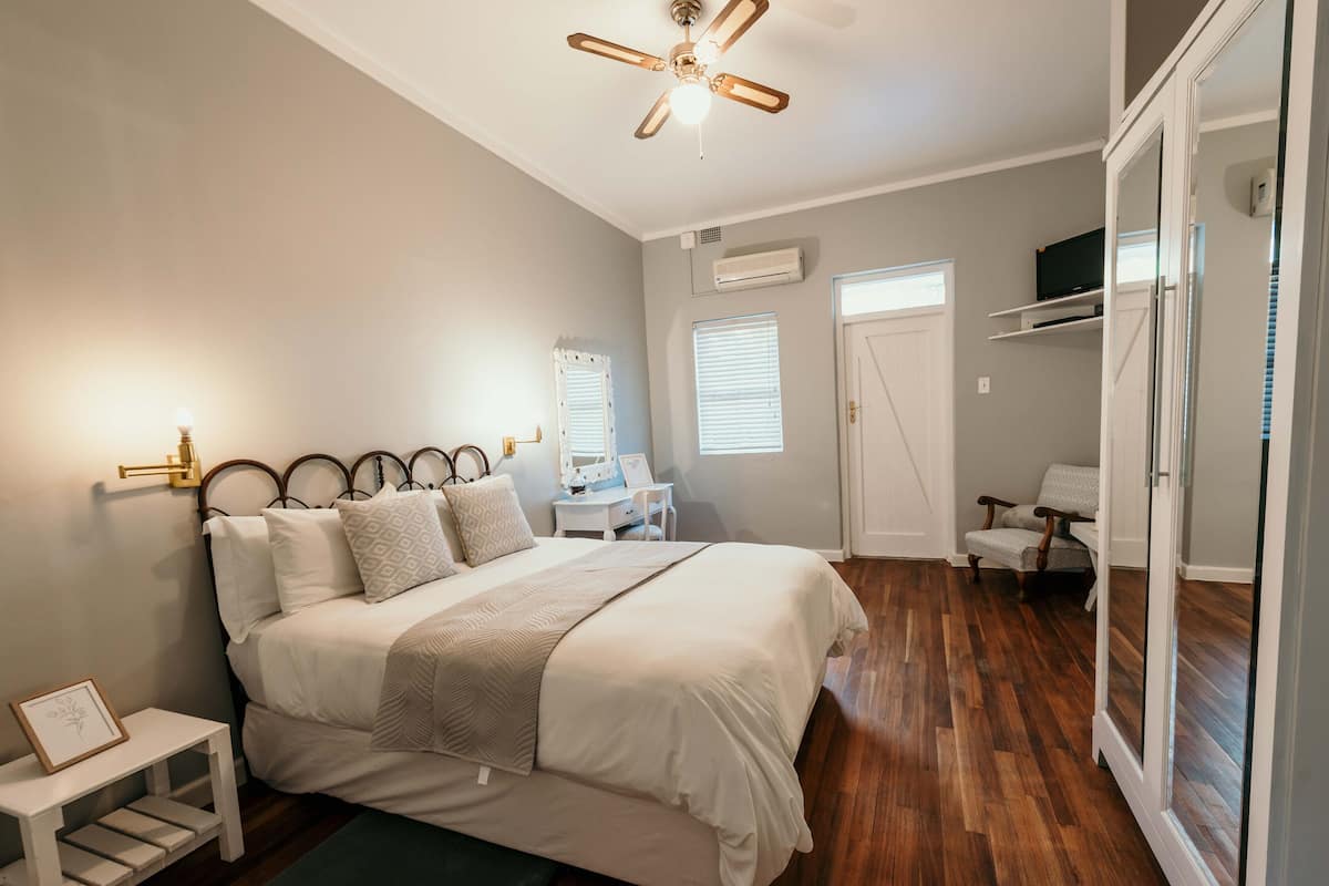 Comfort Double Room | In-room safe, free WiFi