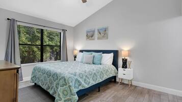 3 habitaciones, escritorio, tabla de planchar con plancha y wifi gratis