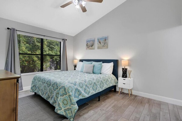 3 habitaciones, escritorio, tabla de planchar con plancha y wifi gratis