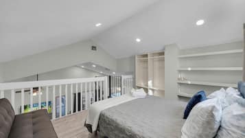 Una scrivania, ferro/asse da stiro, Wi-Fi gratuito, lenzuola