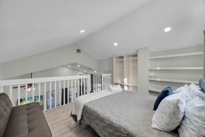 Skrivebord, strygejern/strygebræt, gratis Wi-Fi, sengetøj