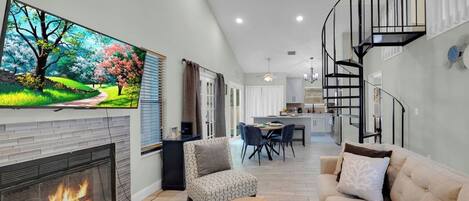 Smart-TV, Kamin, Tischfußball