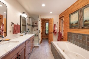 Combined shower/tub, hair dryer, towels