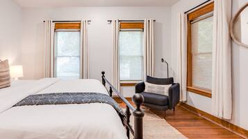 1 bedroom, iron/ironing board, internet, bed sheets