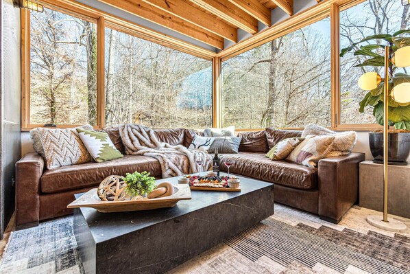 Smart TV, fireplace, video games, table tennis - Architect-designed Nordic Home w/, Sauna, Hot Tub, FirePit, Game Room, Swings (Mars Hill)