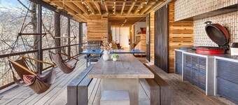 Architect-inspired Nordic Cabin:Sauna, Hot Tub, FirePit, GameRoom, Hammocks