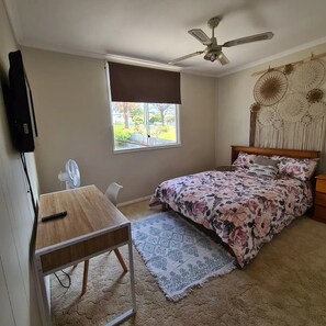 3 bedrooms, desk, iron/ironing board, free WiFi