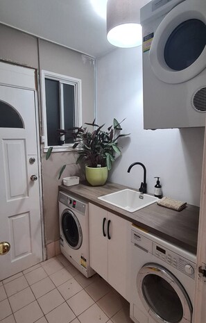 Interior - 3 bedroom Wifi and new flooring (Cooma)