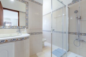 Dusj, bidé og håndklær