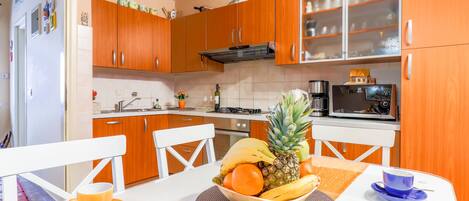 Kühlschrank, Ofen, Herdplatte, Geschirrspüler