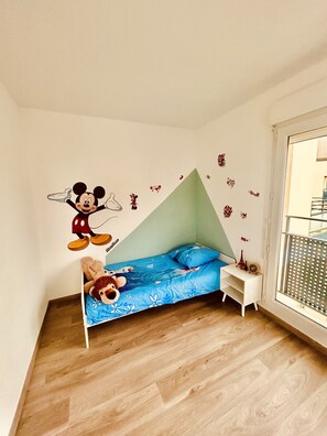 2 bedrooms, iron/ironing board, travel crib, free WiFi