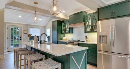 Cherry Pie Abode | Walkable to Downtown Boyne | Pet Friendly | Hot Tub