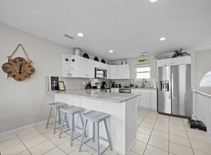 冰箱、微波炉、烤箱、炉灶