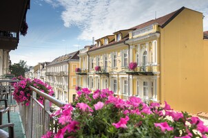 DP Comfort Palace II | Desk, free WiFi, bed sheets