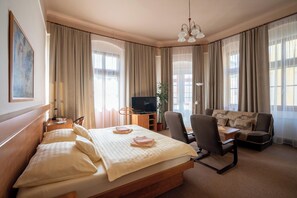 Desk, free WiFi, bed sheets - LD PALACE Spa & Kur (Frantiskovy Lazne)