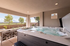 Outdoor spa tub - Large 5BR Luxury Home w/Private Heated Pool & Spa (St. George)