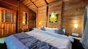 Deluxe Triple Room | Free WiFi