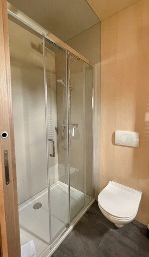 Douche, serviettes fournies
