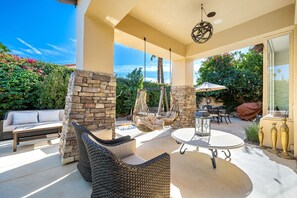 屋外ダイニングエリア