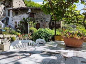 屋外ダイニングエリア