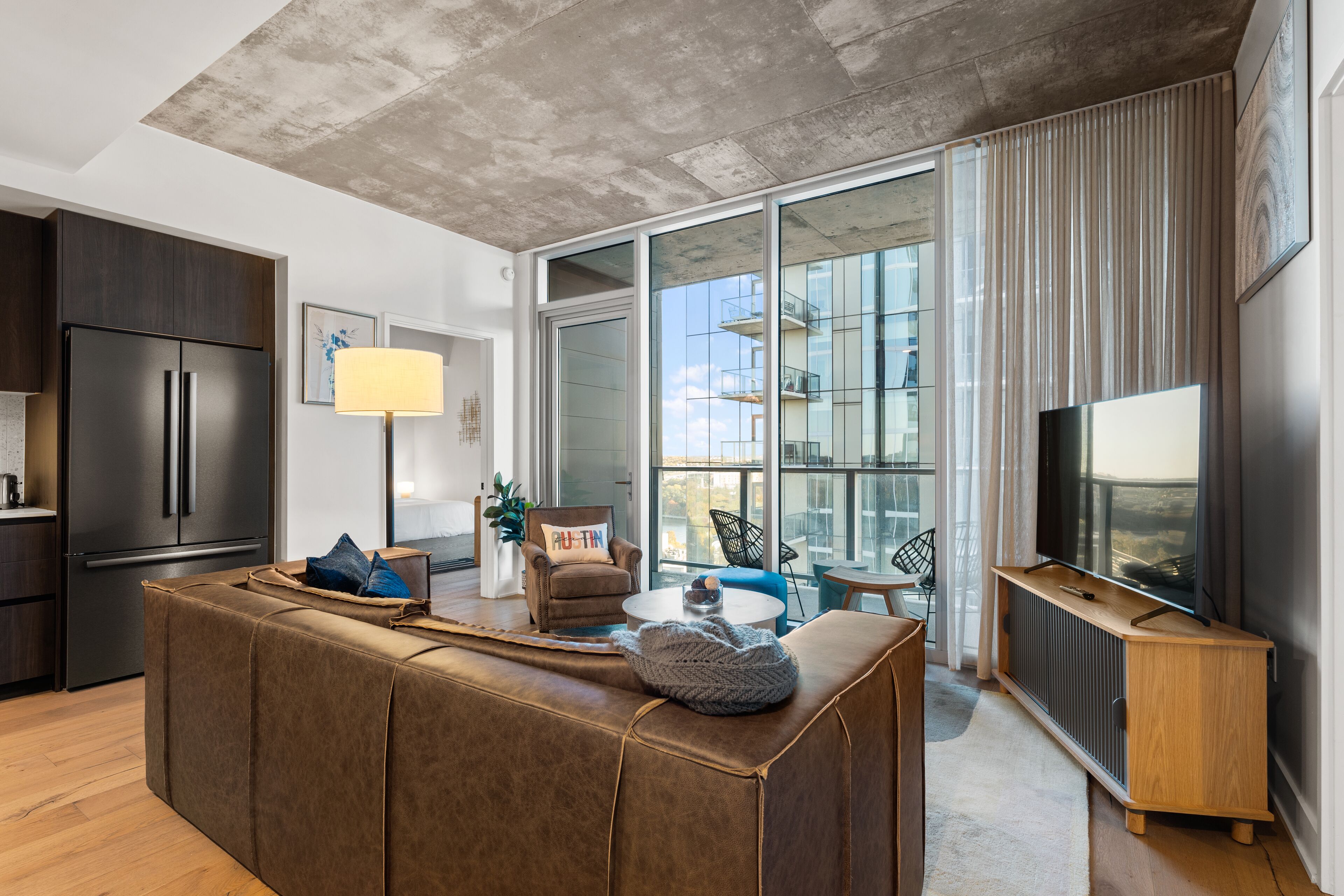 Chic Luxury DT 2 BR Condo Suite