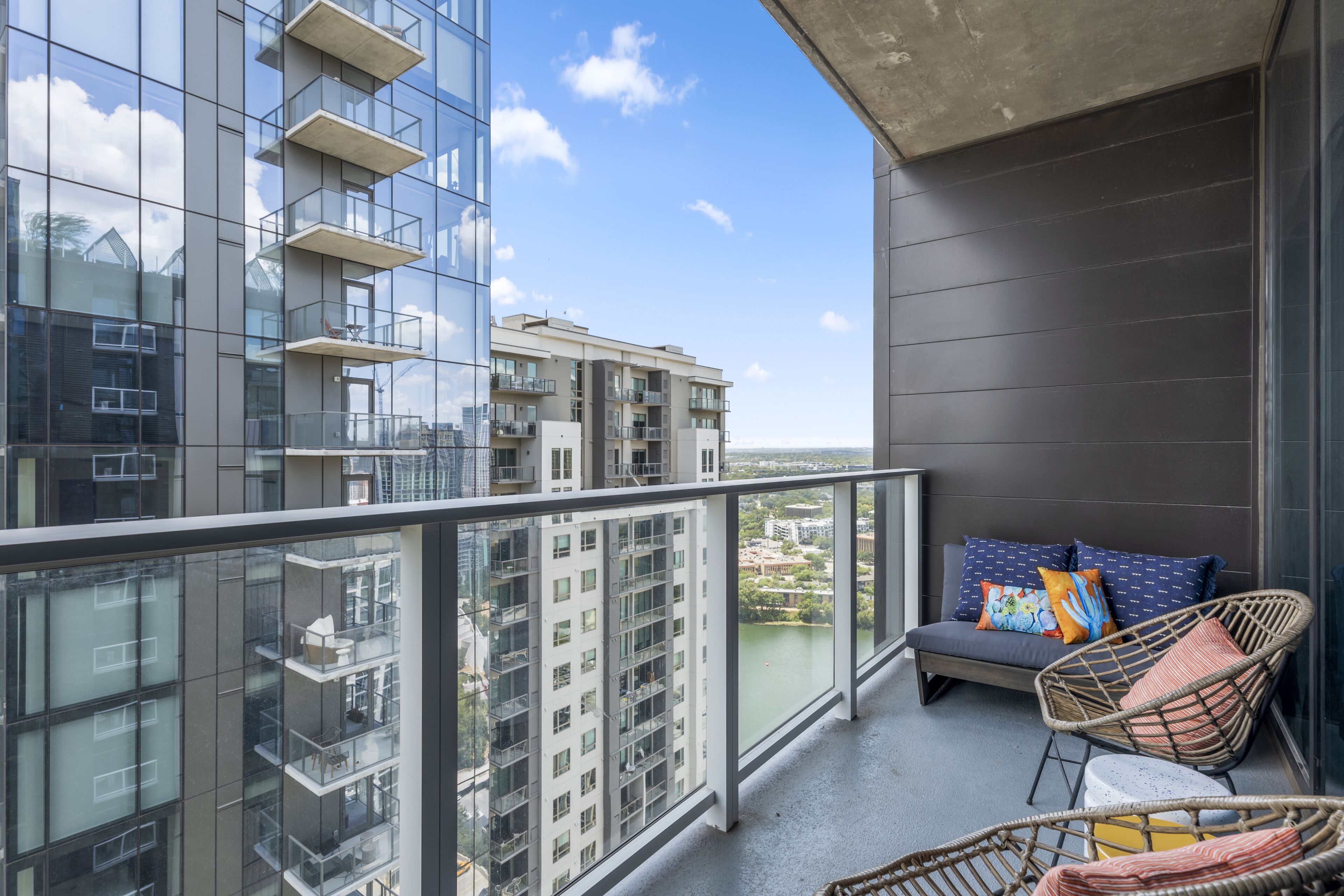Relax in Modern Luxury DT,Close to Everything