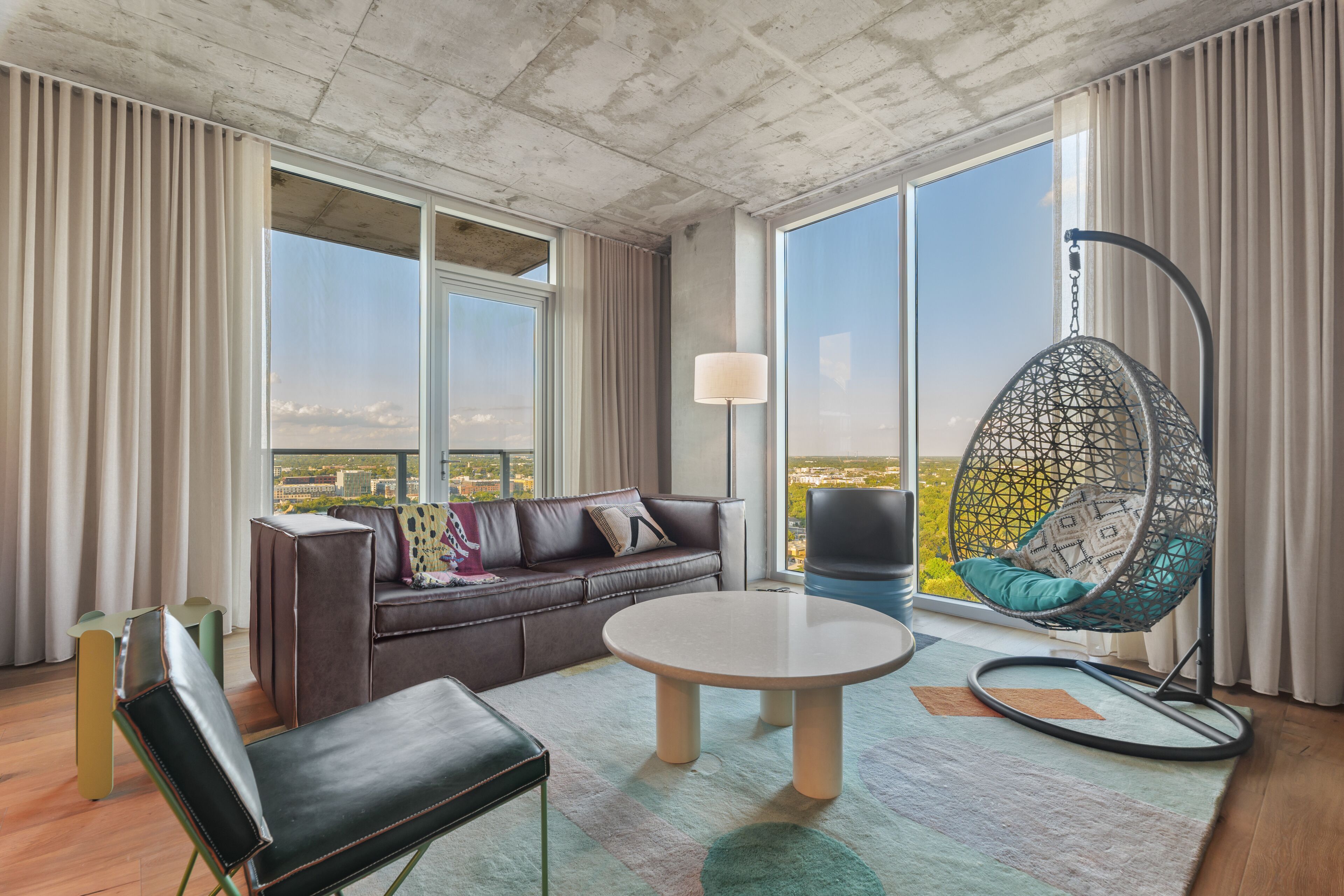 Unique Artistic Corner Downtown Sky Condo, 23rd Floor