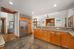 Interior - New - Pool,Game Room,Access 2 Beach,Golf Community (Corolla)