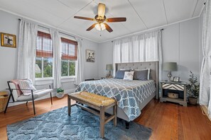 4 bedrooms, iron/ironing board, free WiFi, bed sheets