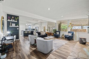 Télévision, cheminée