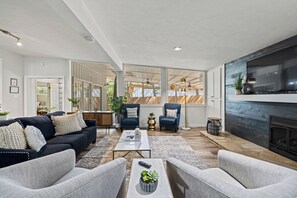 TV, fireplace
