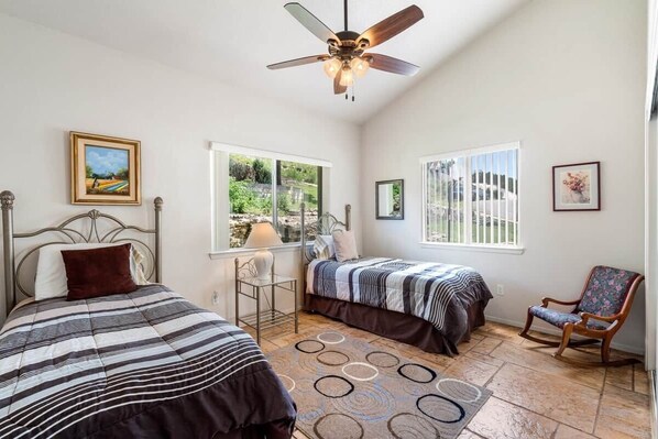 3 bedrooms, desk, iron/ironing board, free WiFi