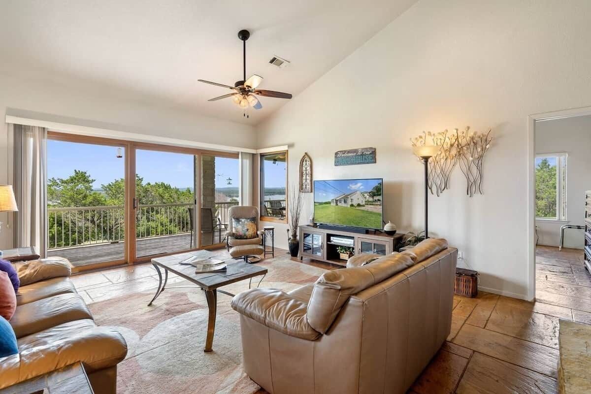 Smart TV, fireplace, books, music library