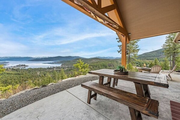 Outdoor dining - Amazing View Home Close to Sandpoint w/ RV Parking (Bonner County)