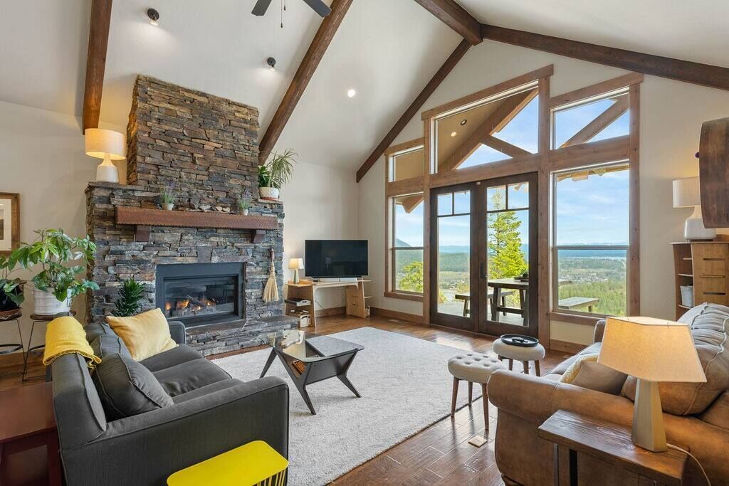 Televisie en een open haard