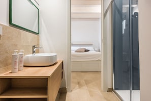City Apartment | Bathroom | Shower, hair dryer, towels, soap